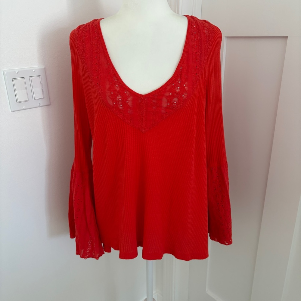 Free People Parisian Nights Vermillion Blouse Top Sz M Swing Bell Sleeve Red*X18 - Picture 2 of 5